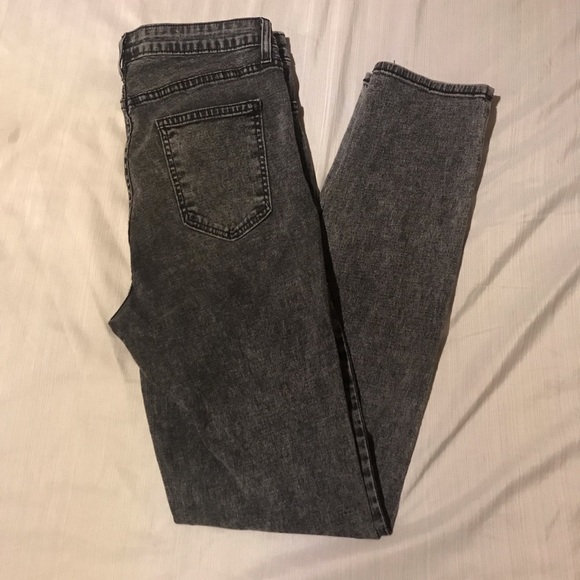 Black acid wash junior jeans - Picture 2 of 4